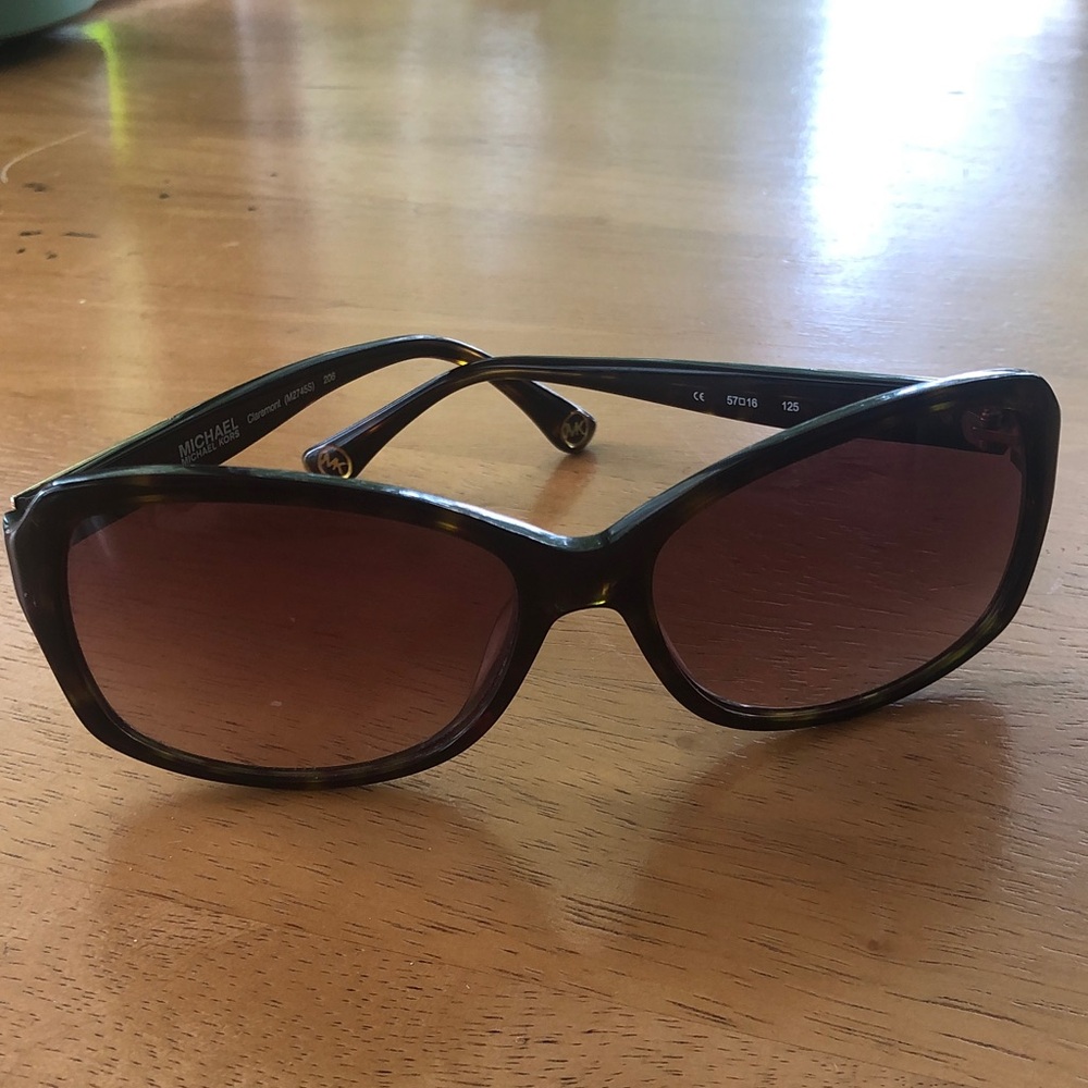 🔥🔥🔥Michael Kors Black and Gold Sunglasses